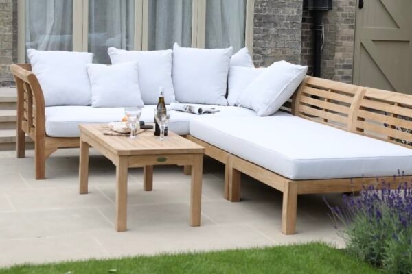 Top Reasons Teak Lumber is Perfect for Outdoor Furniture